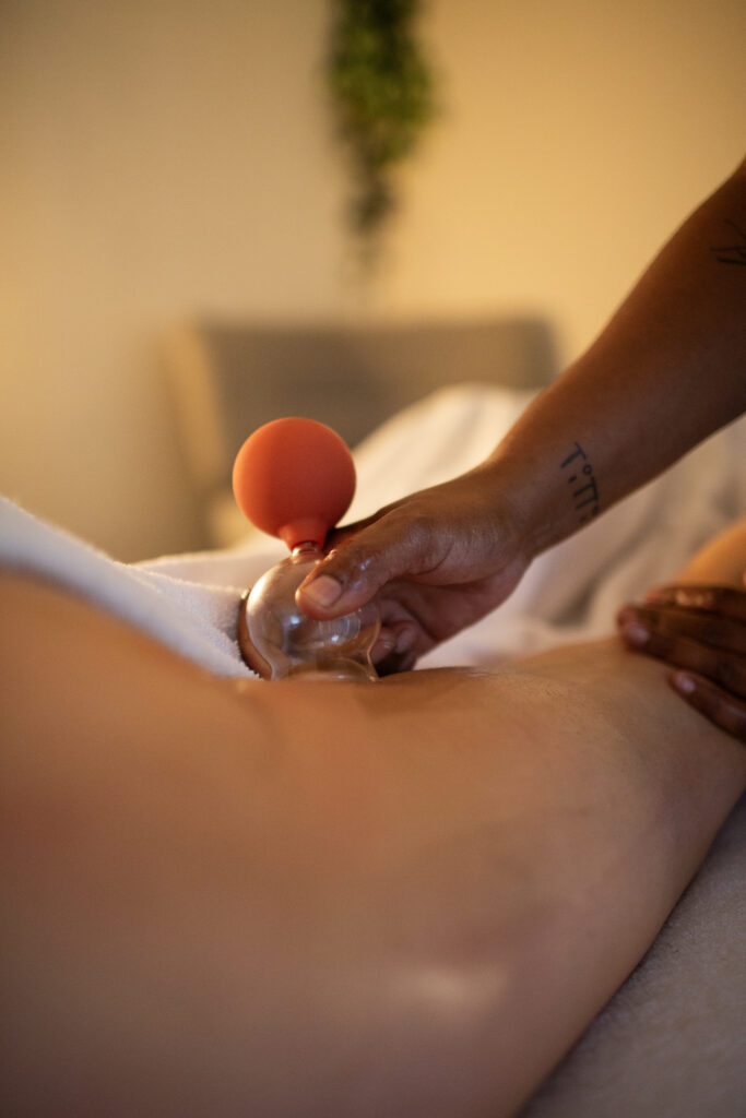 cupping achter boven been.
bindweefsel massage